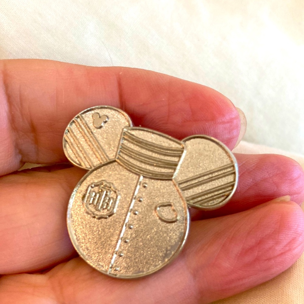 2015 Disney parks. Hidden Mickey trading pin. Limited edition. No flaws.
